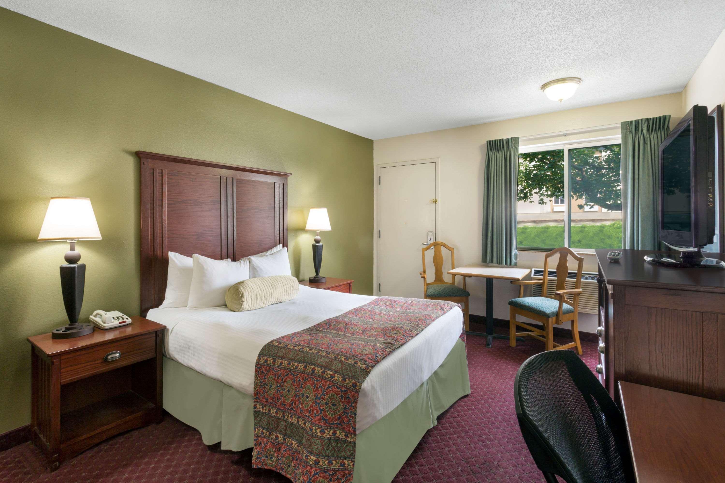 Baymont By Wyndham Bozeman Motel Bagian luar foto
