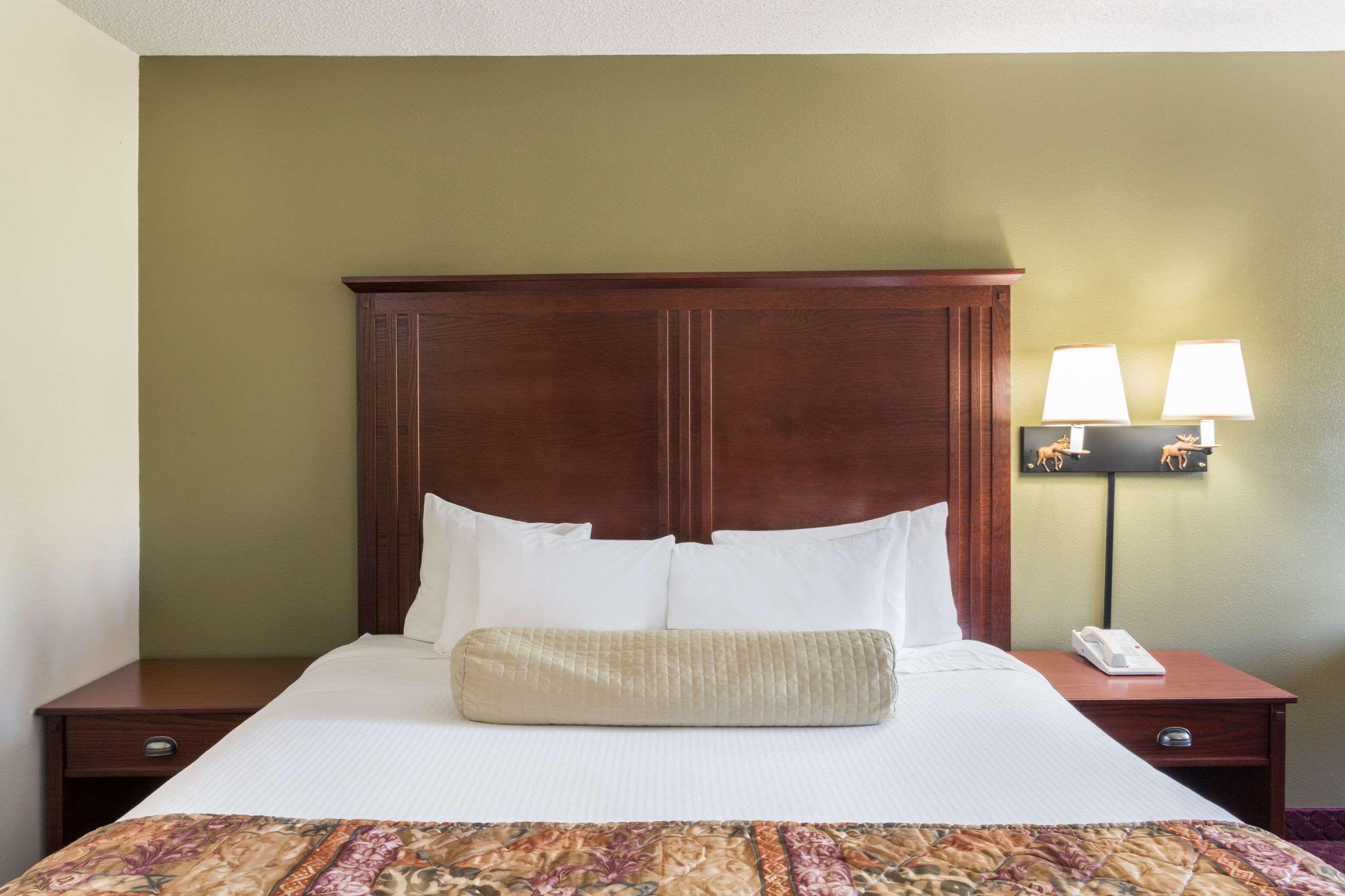 Baymont By Wyndham Bozeman Motel Bagian luar foto