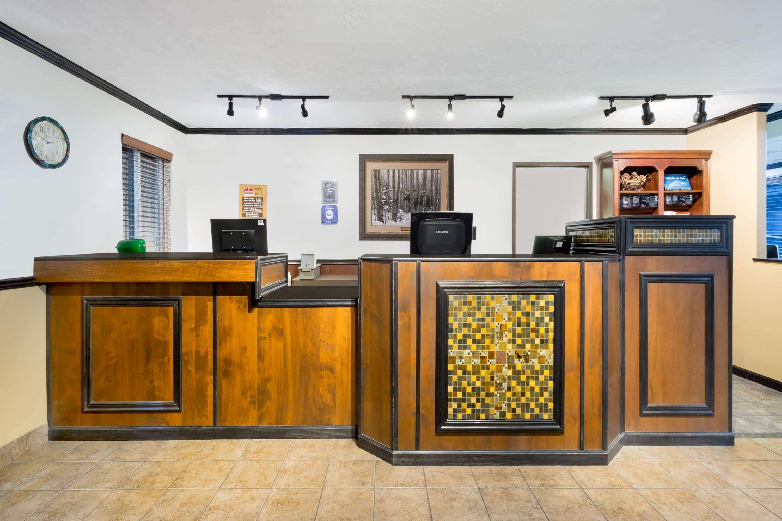 Baymont By Wyndham Bozeman Motel Bagian luar foto
