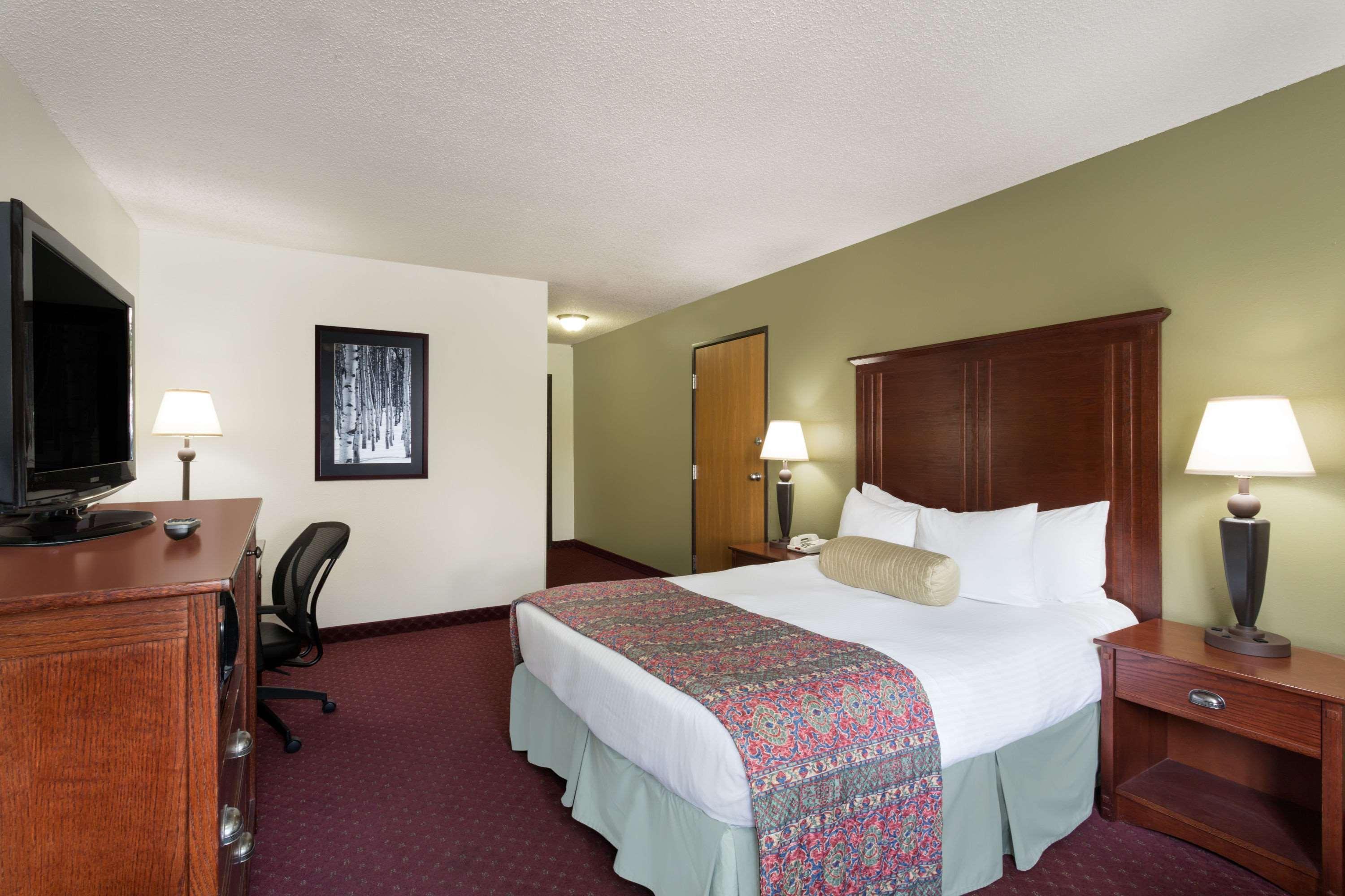 Baymont By Wyndham Bozeman Motel Bagian luar foto