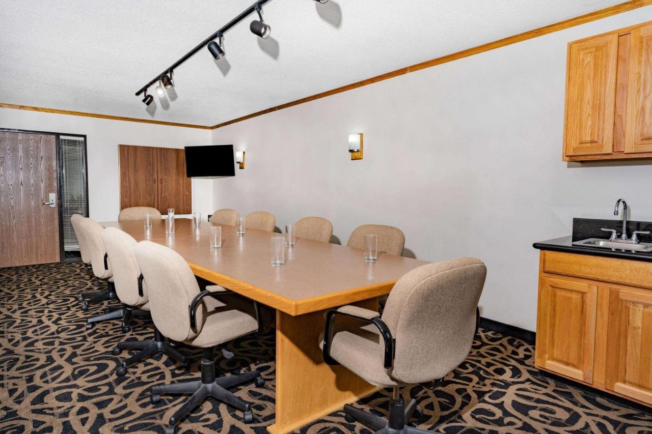 Baymont By Wyndham Bozeman Motel Bagian luar foto