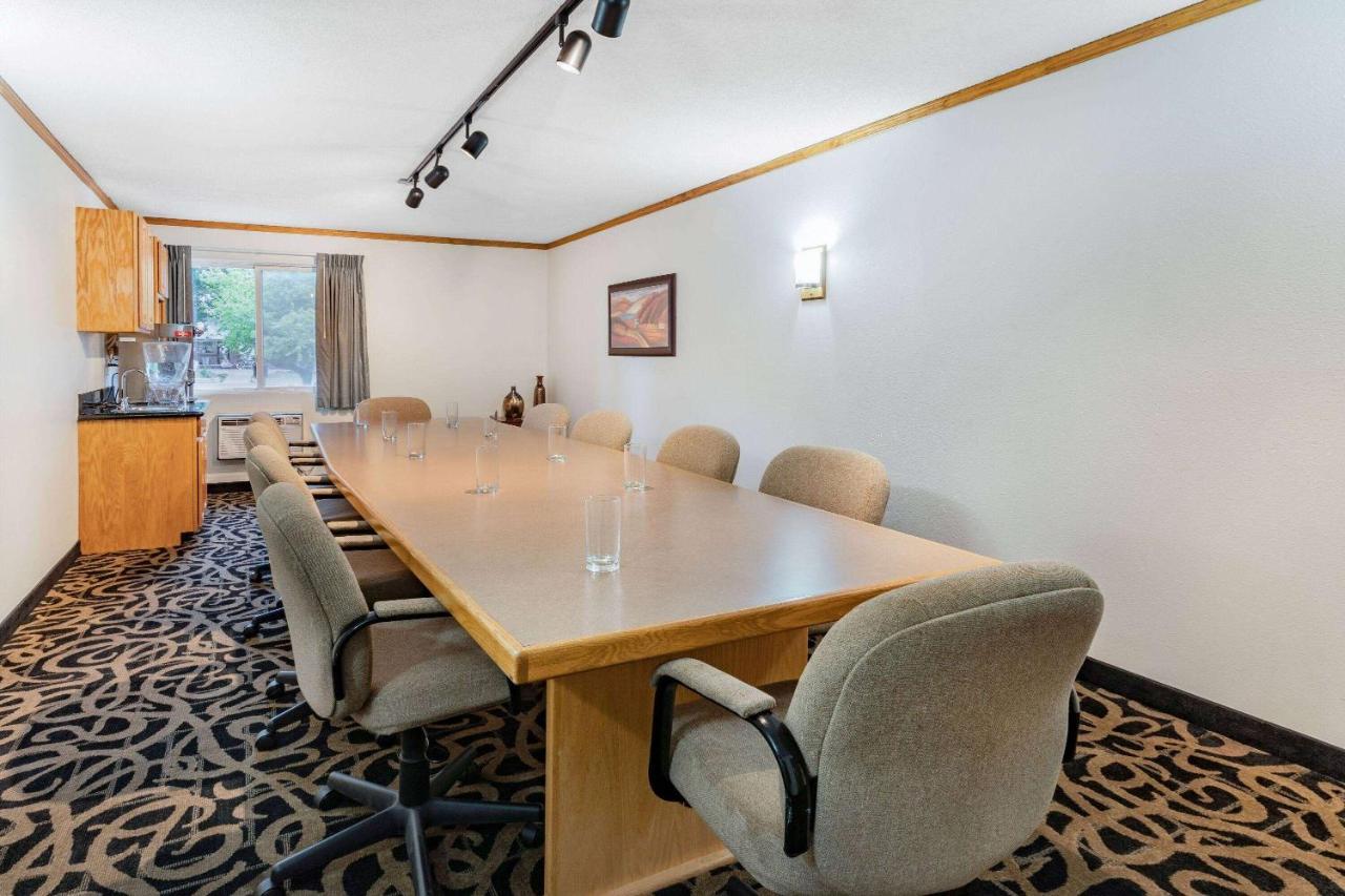 Baymont By Wyndham Bozeman Motel Bagian luar foto