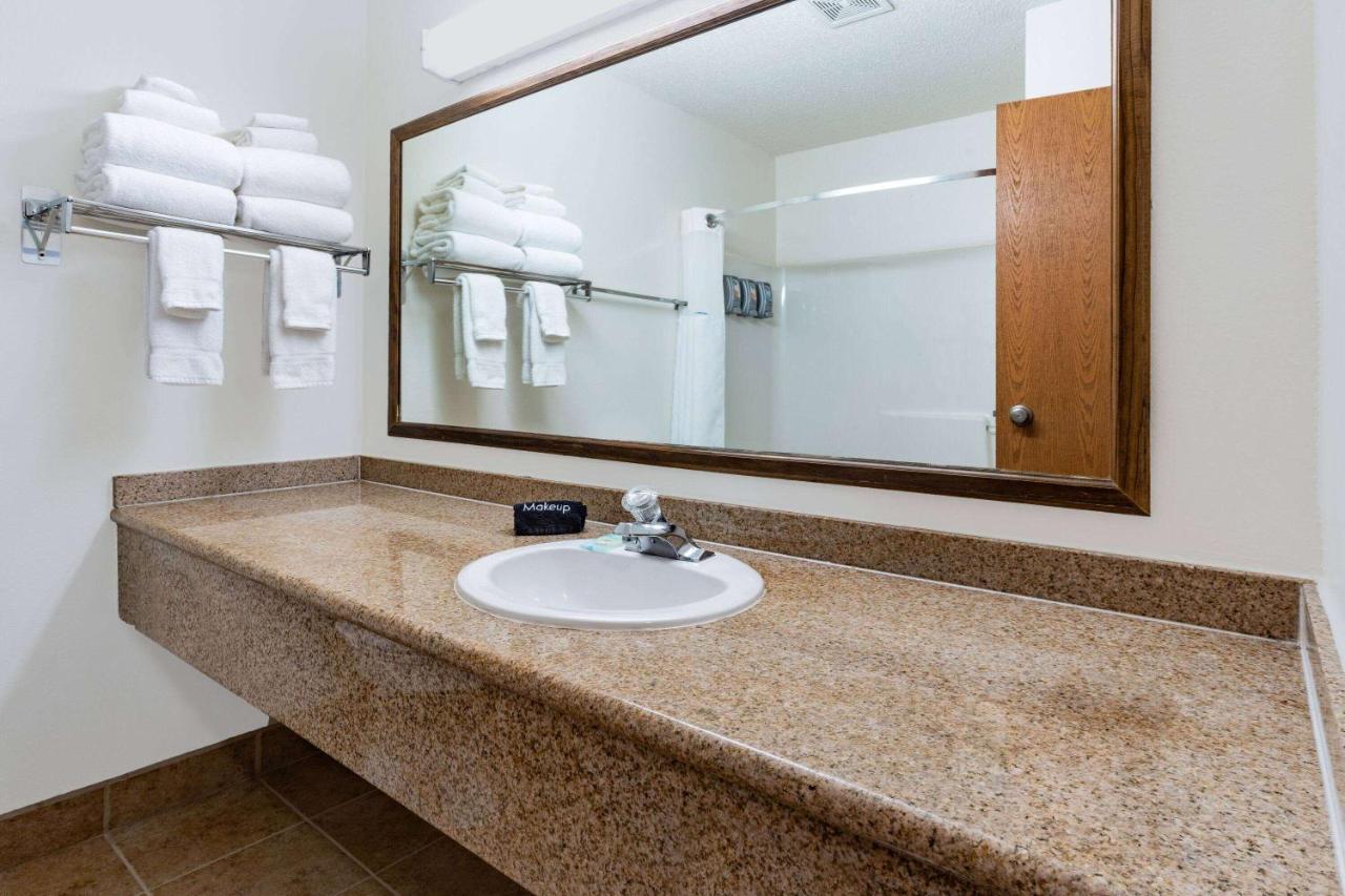 Baymont By Wyndham Bozeman Motel Bagian luar foto