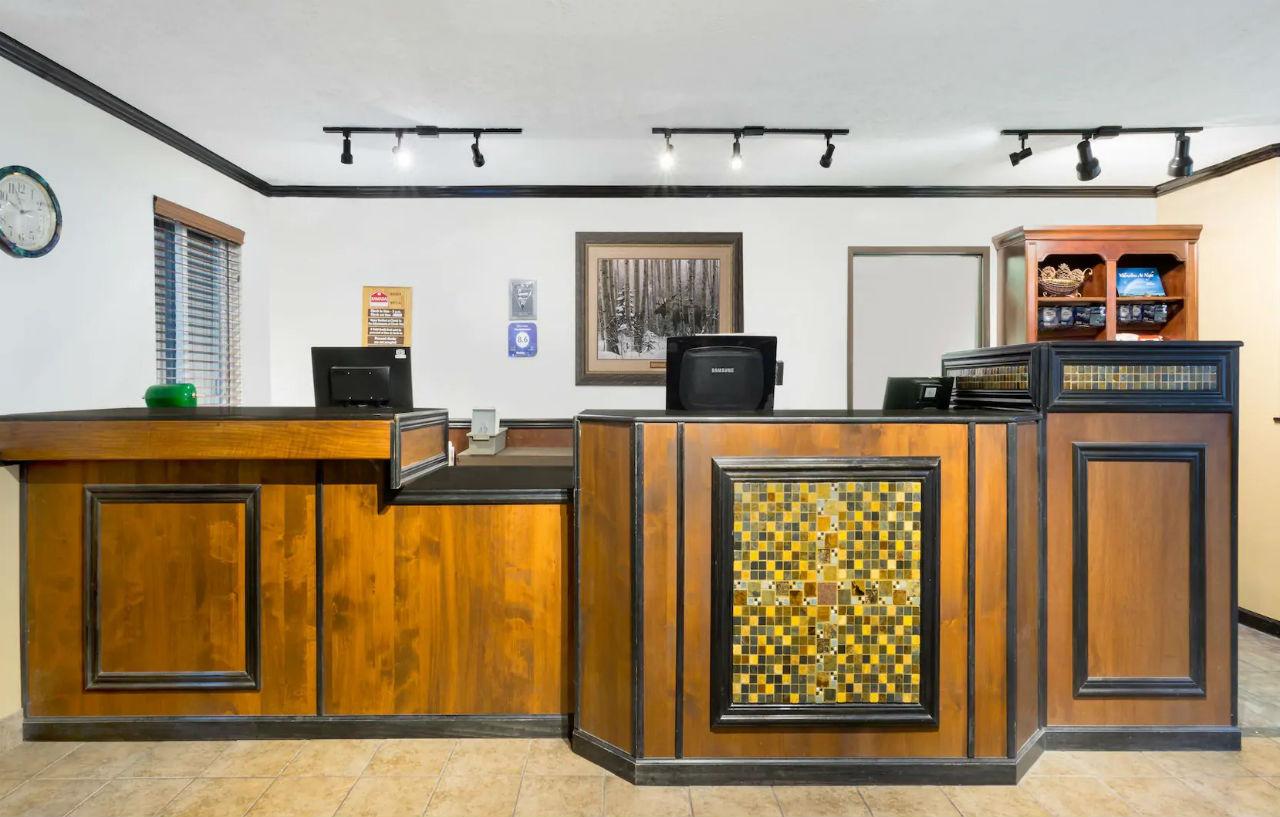 Baymont By Wyndham Bozeman Motel Bagian luar foto